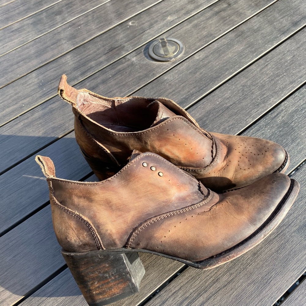 Freebird Leather Sadie Distressed brown shoes